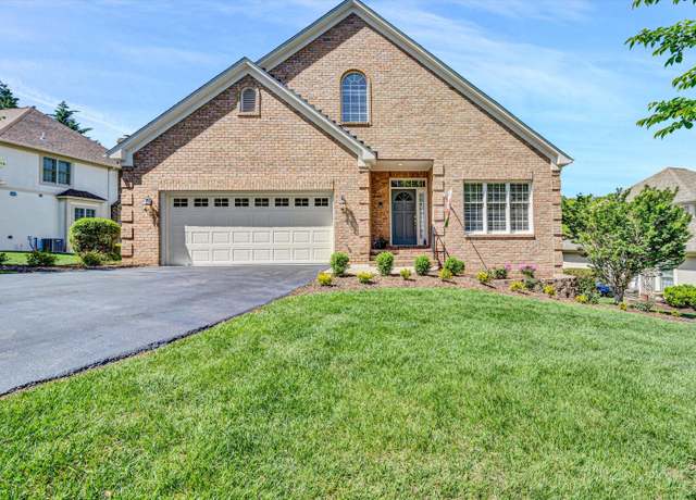 Property at 4080 Overlook Trail Dr, Roanoke, VA 24018, 4 beds, 3.5 baths