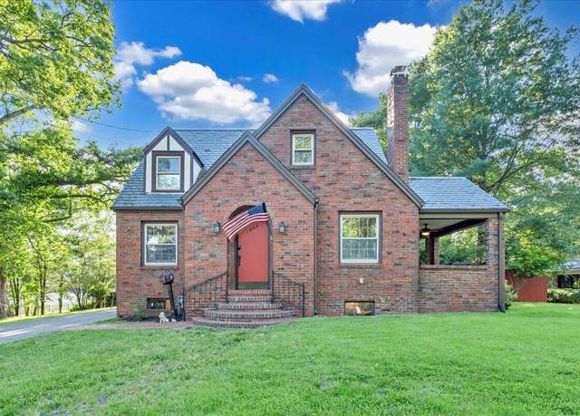 Property at 1008 Old Country Club Rd NW, Roanoke, VA 24017, 3 beds, 2 baths