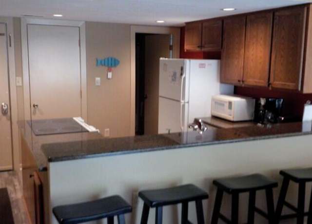 Property at 100 Sailors Cove Dr #1319, Moneta, VA 24121, 1 bed, 1 bath