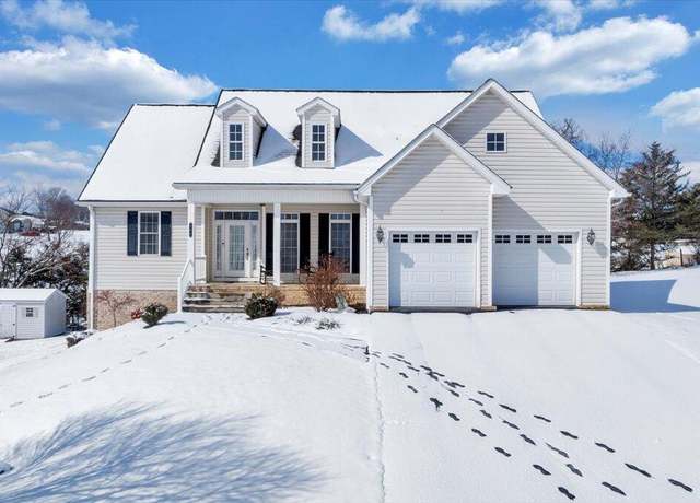 Property at 102 Wexford St, Staunton, VA 24401, 4 beds, 3 baths