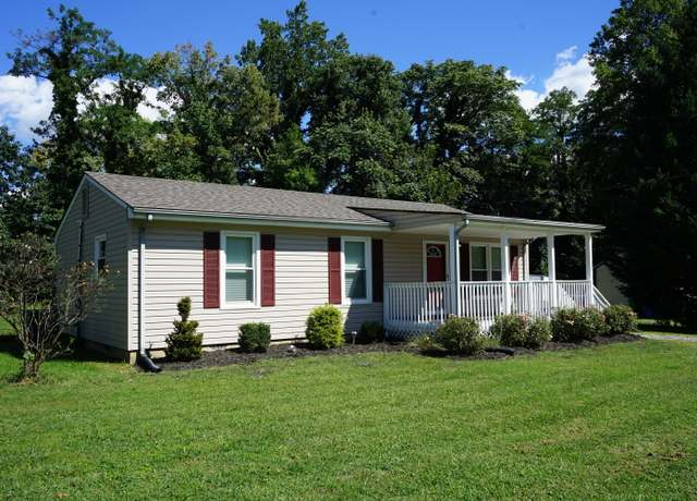 Property at 102 Ross St, Salem, VA 24153, 3 beds, 1 bath
