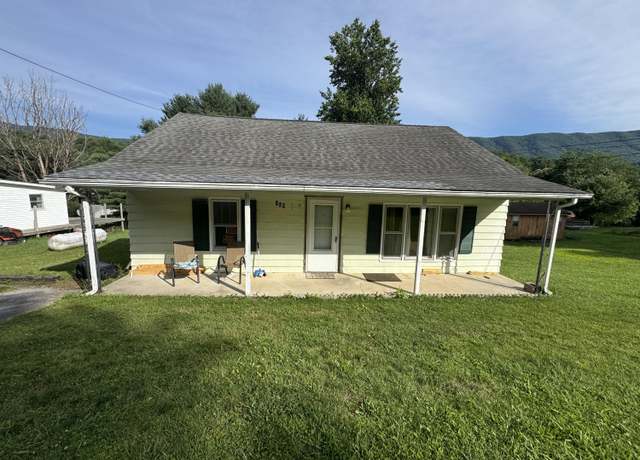 Property at 150 Crestwood Dr, Narrows, VA 24124, 3 beds, 1 bath