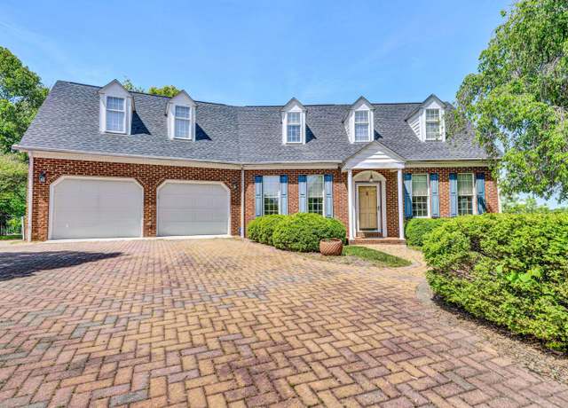 Property at 1301 Belle Aire Ln, Roanoke, VA 24018, 5 beds, 3.5 baths