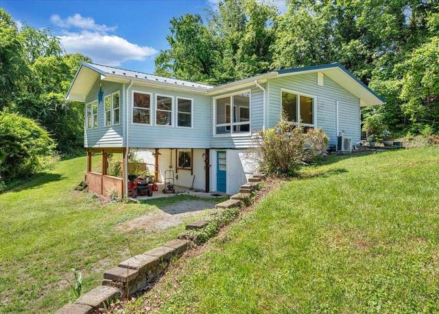 Property at 712 Baltimore Ave, Bedford, VA 24523, 4 beds, 2.5 baths