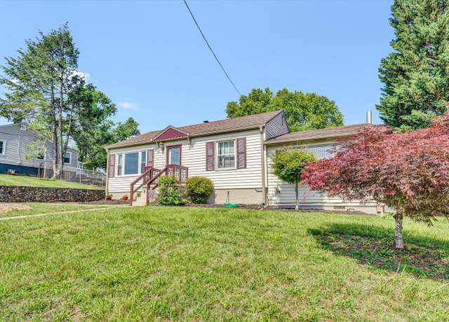 Property at 2327 Peach St, Salem, VA 24153, 3 beds, 1 bath