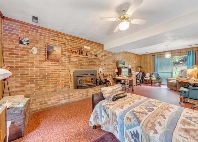 Property at 3906 Shawnee Trl, Salem, VA 24153, 5 beds, 2 baths