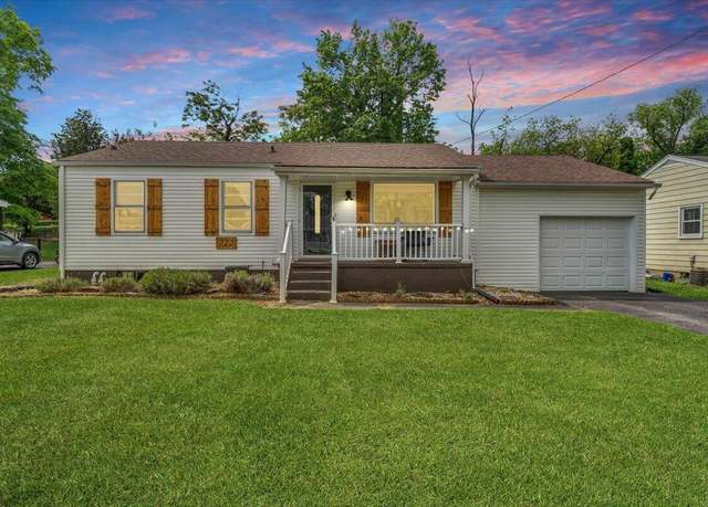 Property at 722 Crystal Dr, Salem, VA 24153, 2 beds, 2 baths