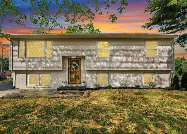 Property at 901 Citadel Ln, Salem, VA 24153, 4 beds, 2.5 baths