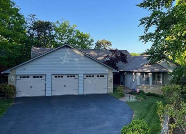 Property at 5395 Silver Fox Rd, Roanoke, VA 24018, 6 beds, 5 baths
