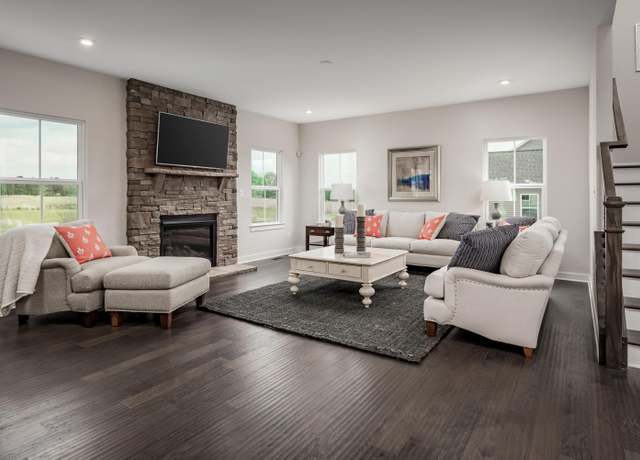 Property at 7163 Fairway Ridge Cir, Salem, VA 24153, 6 beds, 5 baths