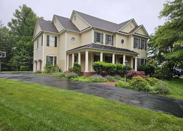 Property at 1160 Belcroft Ct, Roanoke, VA 24018, 4 beds, 4.5 baths