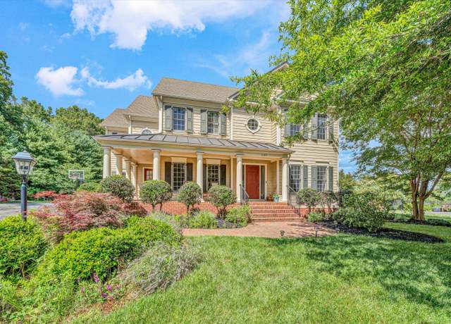 Property at 1160 Belcroft Ct, Roanoke, VA 24018, 4 beds, 4.5 baths