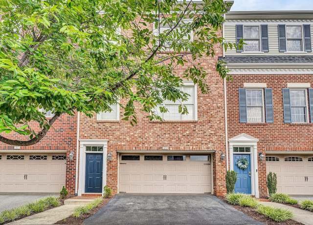 Property at 3823 Greenway Dr SW, Roanoke, VA 24018, 2 beds, 2.5 baths