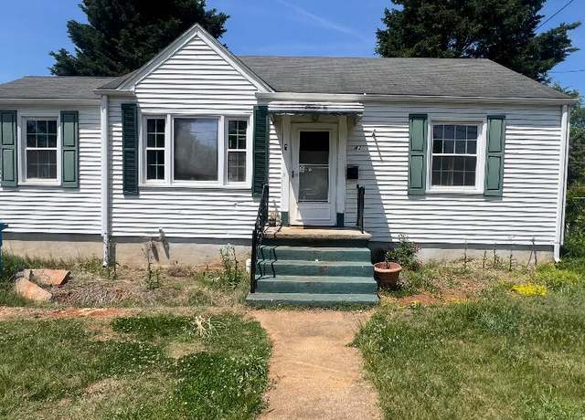 Property at 2432 Ravenwood Ave NW, Roanoke, VA 24012, 3 beds, 1 bath