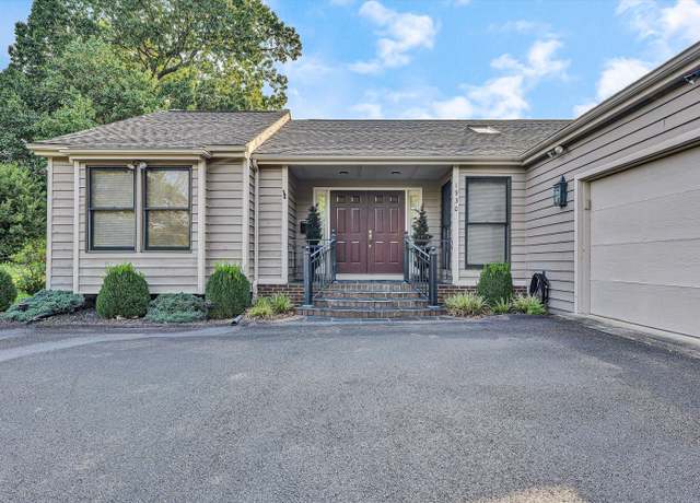 Property at 1930 Mcvitty Rd, Salem, VA 24153, 3 beds, 2.5 baths