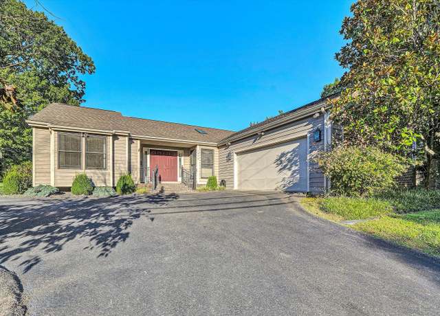 Property at 1930 Mcvitty Rd, Salem, VA 24153, 3 beds, 2.5 baths