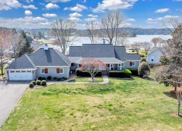 Property at 949 Boardwalk Dr, Moneta, VA 24121, 3 beds, 2.5 baths
