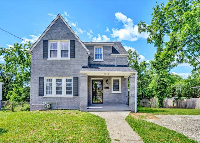 Property at 1228 Thomas Ave NW, Roanoke, VA 24017, 3 beds, 3 baths