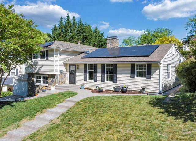Property at 3249 Somerset St SW, Roanoke, VA 24014, 5 beds, 3 baths