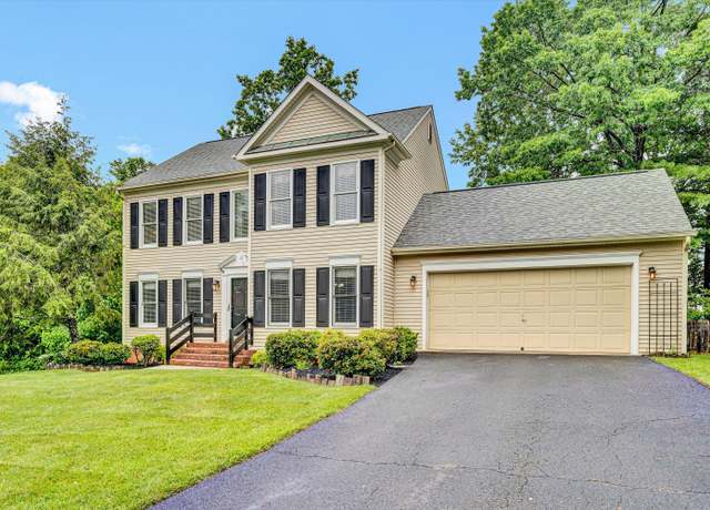 Property at 6115 St Ives Ct, Roanoke, VA 24018, 4 beds, 3.5 baths