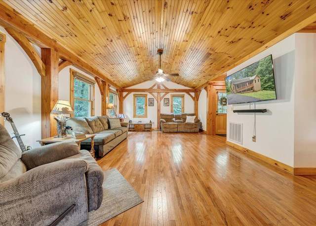 Property at 200 Camelot Dr, Moneta, VA 24121, 3 beds, 3 baths