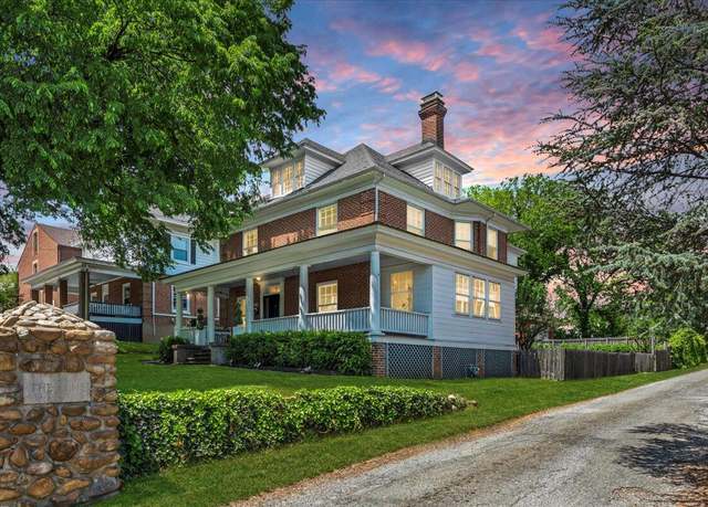 Property at 2219 Broadway Ave SW, Roanoke, VA 24014, 4 beds, 2.5 baths