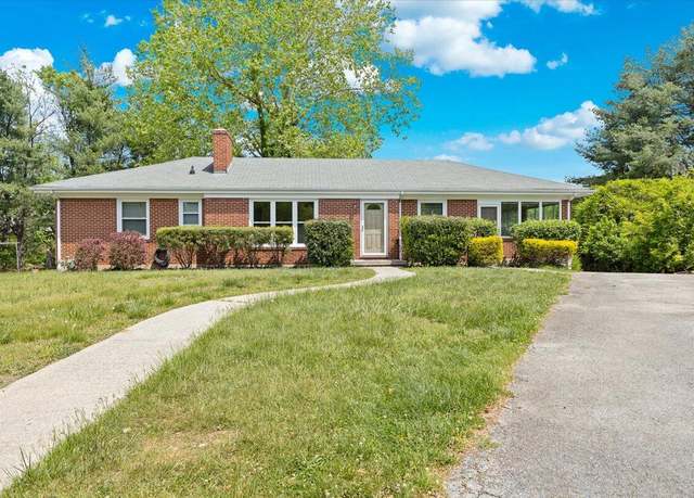 Property at 2738 Thorndale St SW, Roanoke, VA 24015, 3 beds, 2 baths