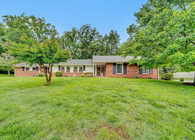 Property at 2517 Sprucewood Rd SW, Roanoke, VA 24015, 3 beds, 3 baths