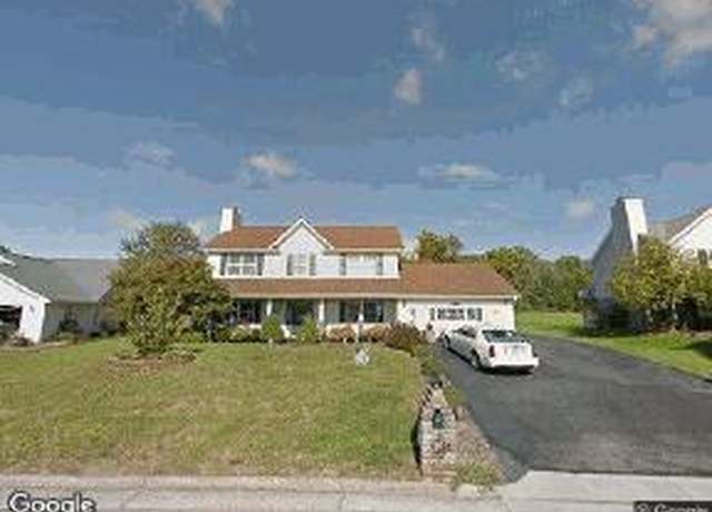 Property at 1921 Bloomfield Ave, Roanoke, VA 24012, 3 beds, 2.5 baths