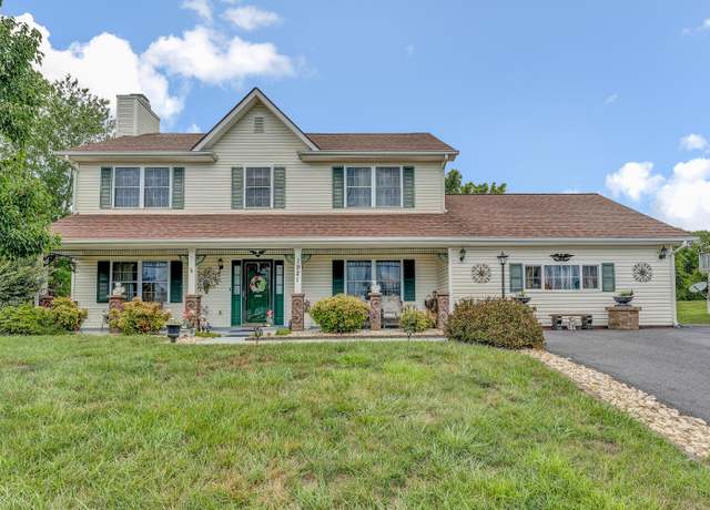 Property at 1921 Bloomfield Ave, Roanoke, VA 24012, 3 beds, 2.5 baths
