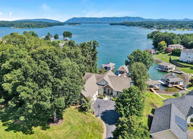 Property at 127 Pacific Ave, Moneta, VA 24121, 4 beds, 3.5 baths