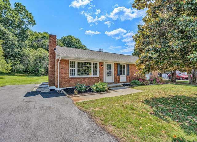 Property at 4566 Girard Dr, Roanoke, VA 24018, 5 beds, 2.5 baths
