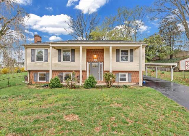 Property at 1048 Grove Ln, Roanoke, VA 24012, 5 beds, 2 baths