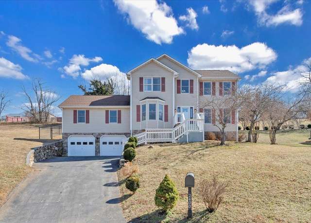 Property at 2400 Olde Salem Dr, Salem, VA 24153, 4 beds, 3 baths