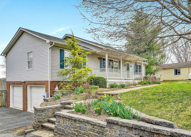 Property at 185 Howery St, Christiansburg, VA 24073, 3 beds, 2.5 baths