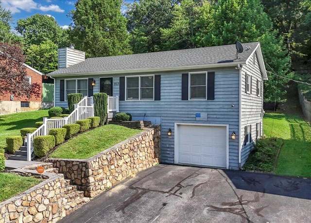 Property at 3515 Yellow Mountain Rd SE, Roanoke, VA 24014, 3 beds, 2 baths