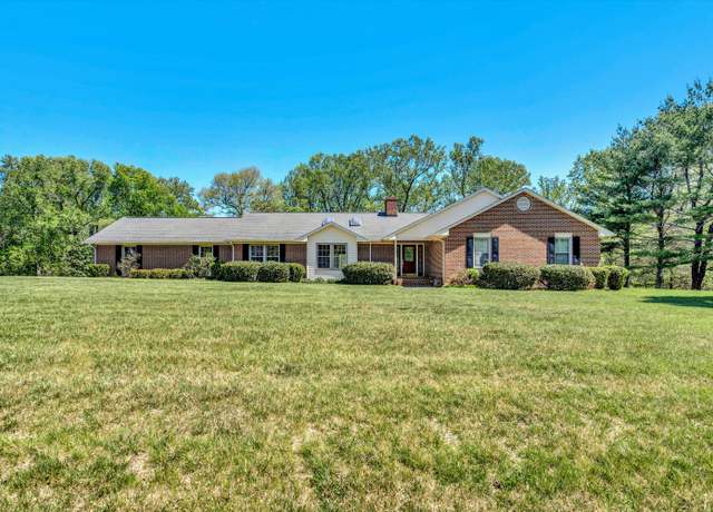 Property at 7045 Highfields Farm Trl, Roanoke, VA 24018, 3 beds, 3.5 baths