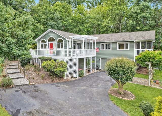 Property at 235 Waterwood Dr, Moneta, VA 24121, 3 beds, 3 baths