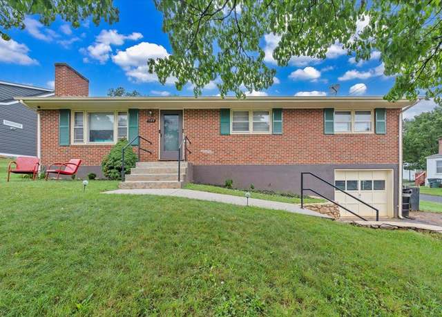 Property at 1129 Stoutamire Dr, Salem, VA 24153, 3 beds, 1.5 baths