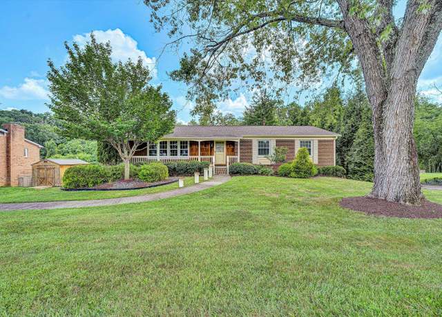 Property at 3812 Chesterton St SW, Roanoke, VA 24018, 3 beds, 2.5 baths