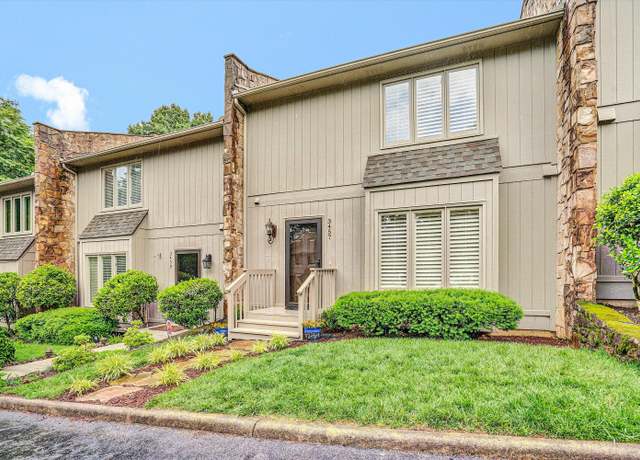 Property at 3457 Londonderry Ct, Roanoke, VA 24018, 2 beds, 2.5 baths