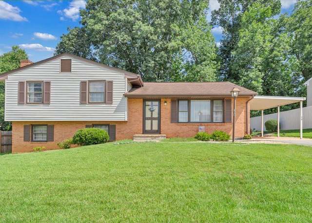 Property at 318 Clubhouse Dr, Roanoke, VA 24019, 3 beds, 1.5 baths