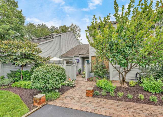 Property at 2553 South Clearing Rd, Salem, VA 24153, 3 beds, 3 baths
