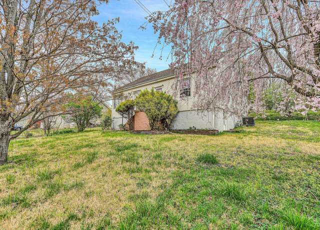 Property at 2837 Cannaday Rd NE, Roanoke, VA 24012, 3 beds, 2 baths