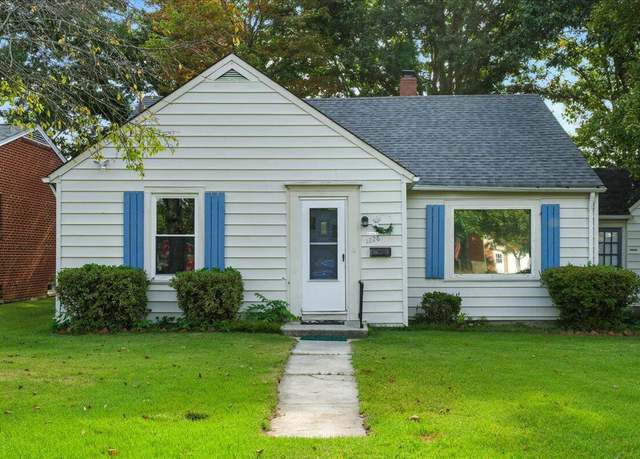 Property at 1228 Grace Ave, Clifton Forge, VA 24422, 3 beds, 2 baths