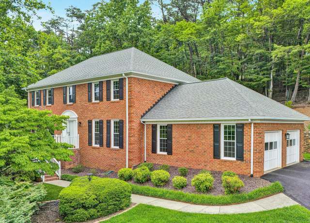Property at 5653 Orchard Valley Cir, Roanoke, VA 24018, 4 beds, 3.5 baths