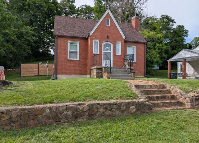 Property at 2221 W Main St, Salem, VA 24153, 4 beds, 1 bath