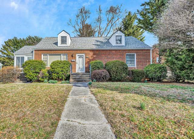Property at 919 Logan St, Salem, VA 24153, 3 beds, 2 baths