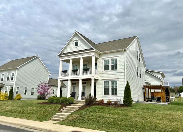 Property at 208 Shenandoah Ave, Daleville, VA 24083, 5 beds, 4.5 baths