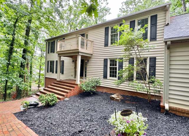 Property at 4867 Hunting Hills Dr, Roanoke, VA 24018, 7 beds, 4 baths